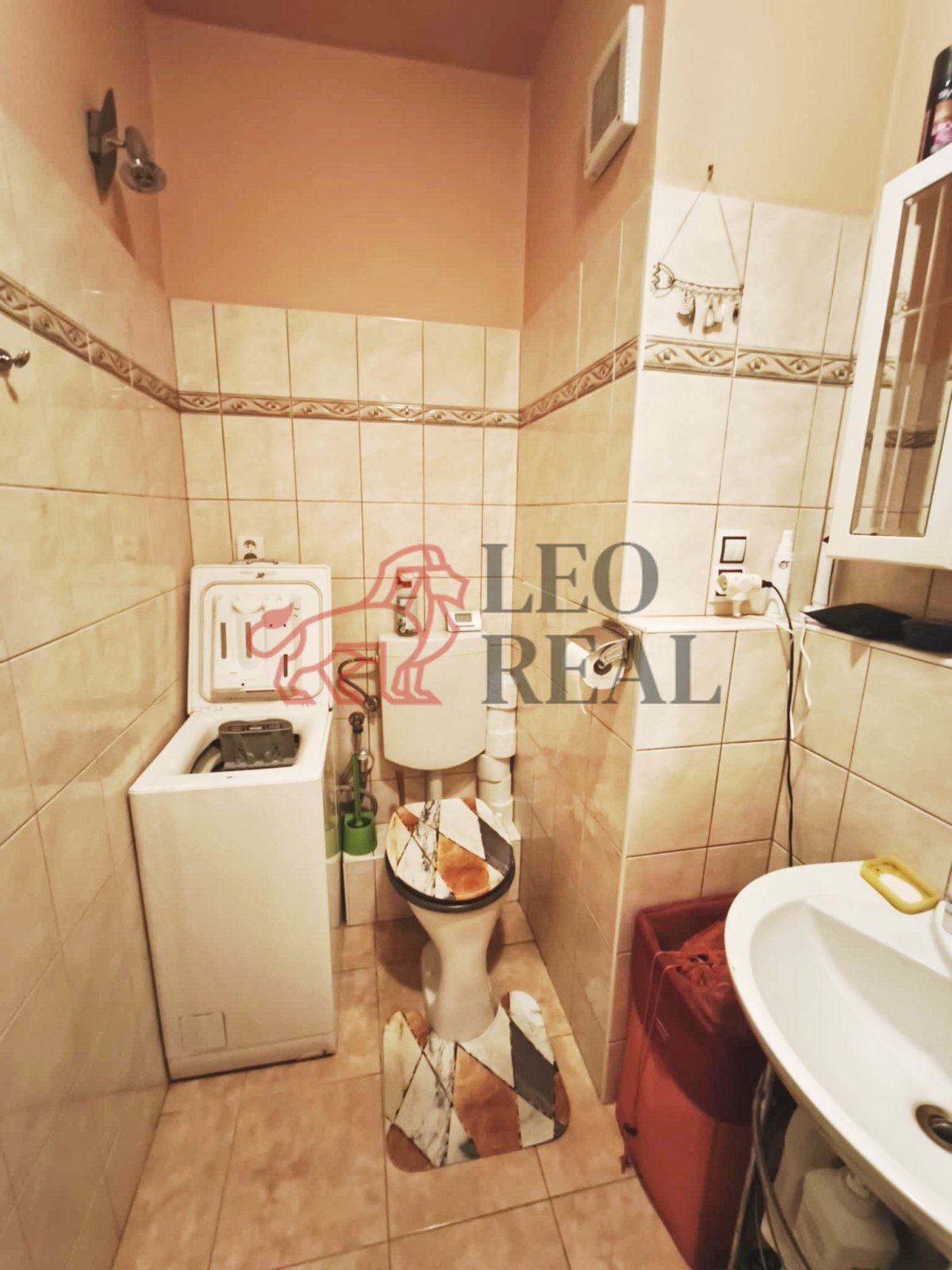 dfcd27b4-6f43-40be-9bb1-d2fbc10ac13d.jpg