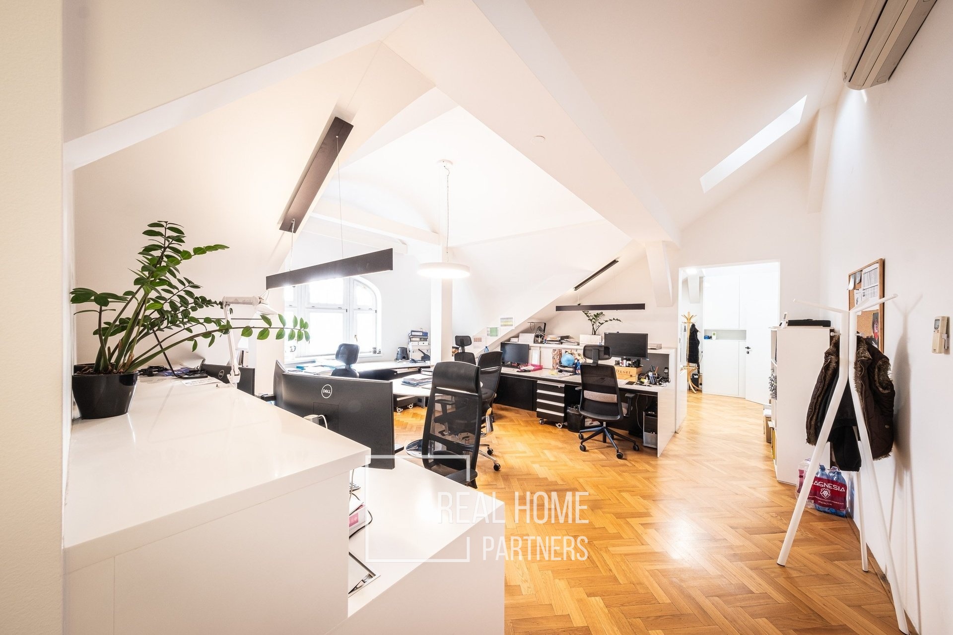 pronajem-reprezentativnich-kancelarskych-prostor-brno-pisarky-782-m2-terasa-139m2-zahrada-47c96b