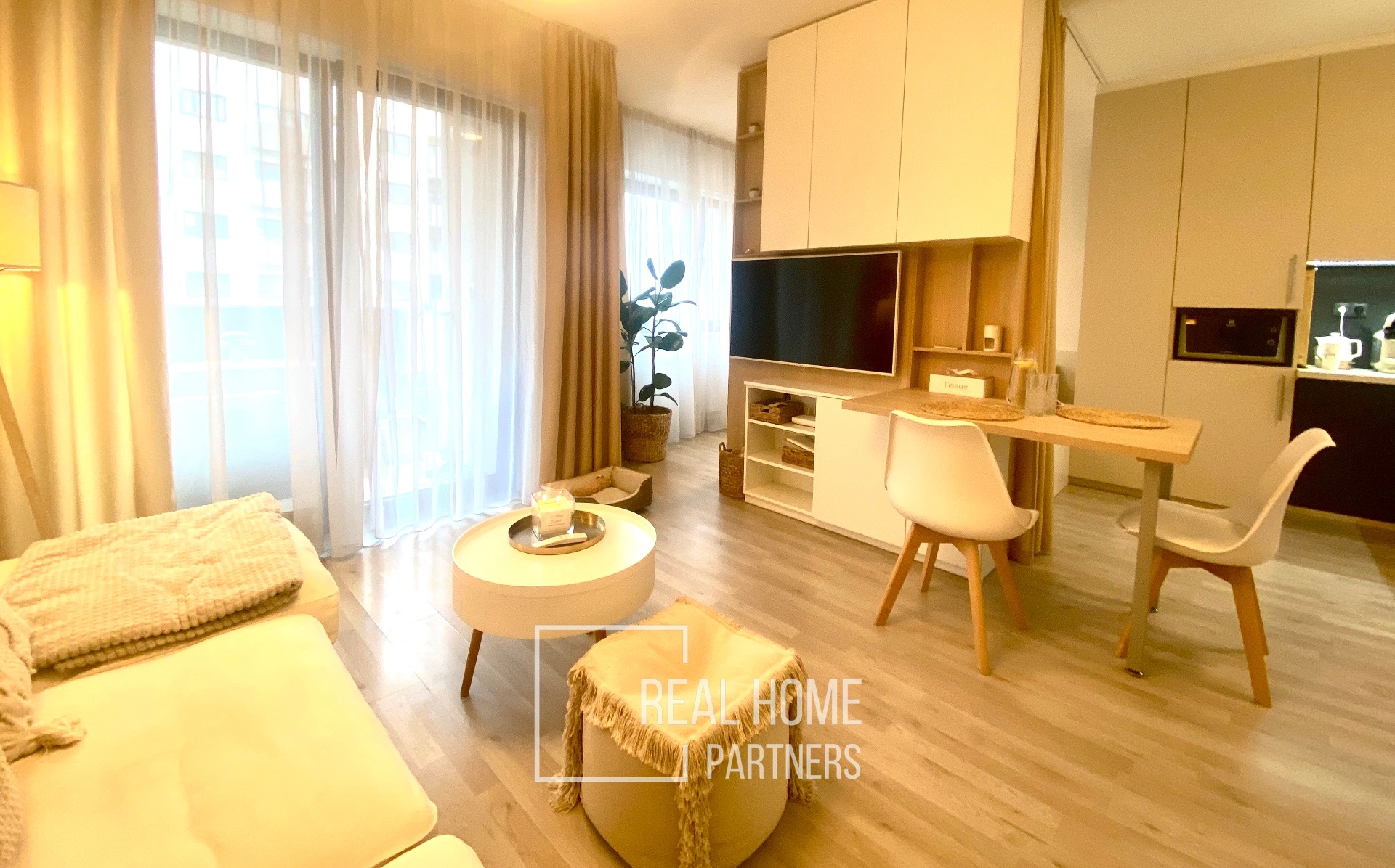 20CB8B6F-26BF-43B2-A197-ACD9A09AD7A7