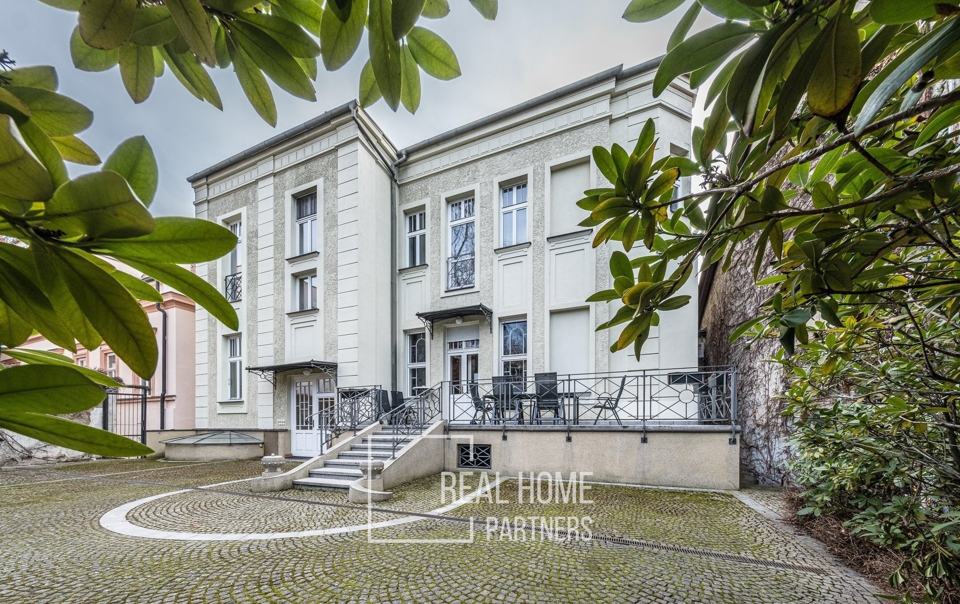 pronajem-reprezentativnich-kancelarskych-prostor-brno-pisarky-782-m2-terasa-139m2-zahrada-4ad59f