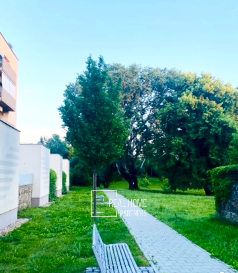 6AC295C8-5AEF-409B-AE10-D4CD6A0BD72E