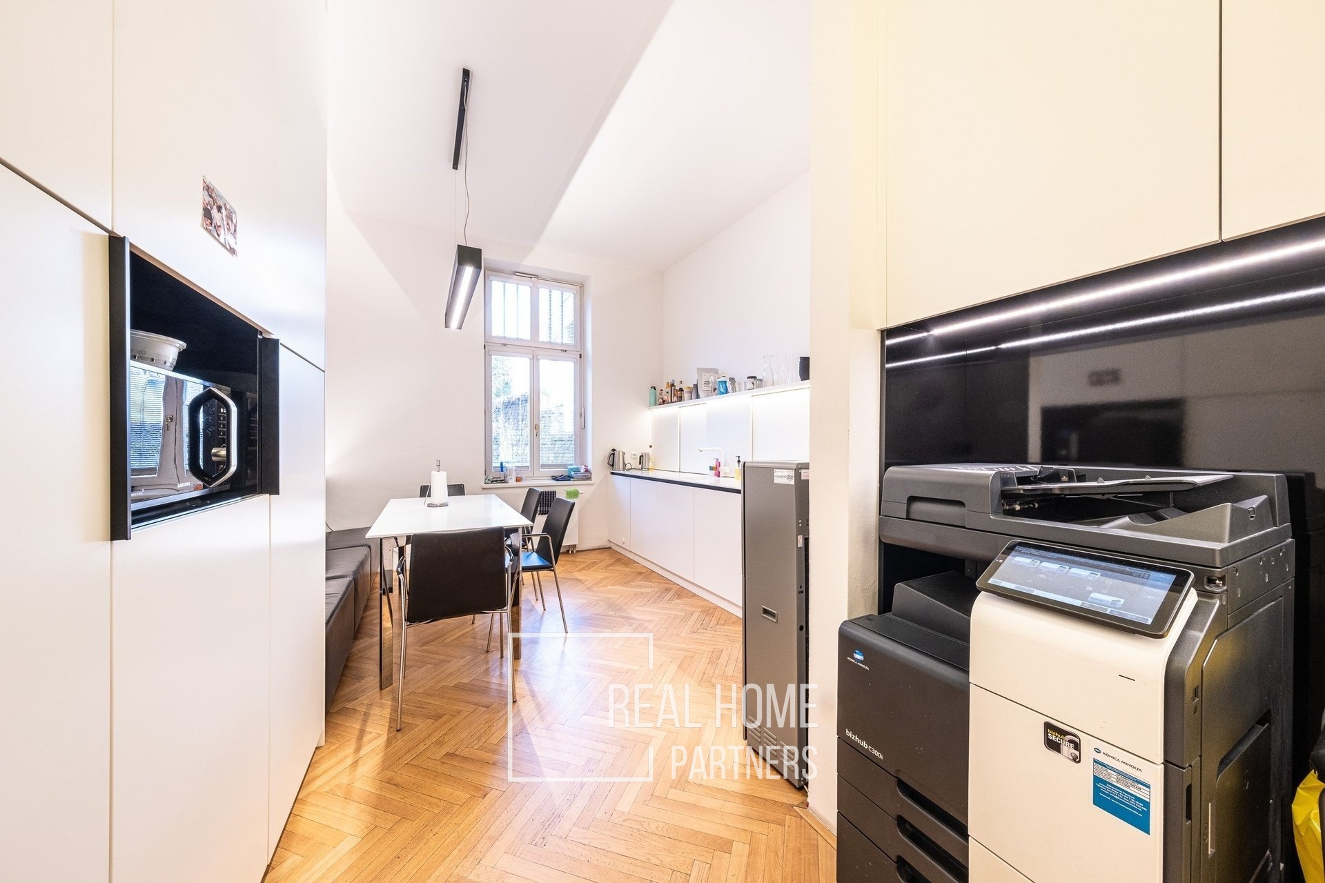 pronajem-reprezentativnich-kancelarskych-prostor-brno-pisarky-782-m2-terasa-139m2-zahrada-84a575