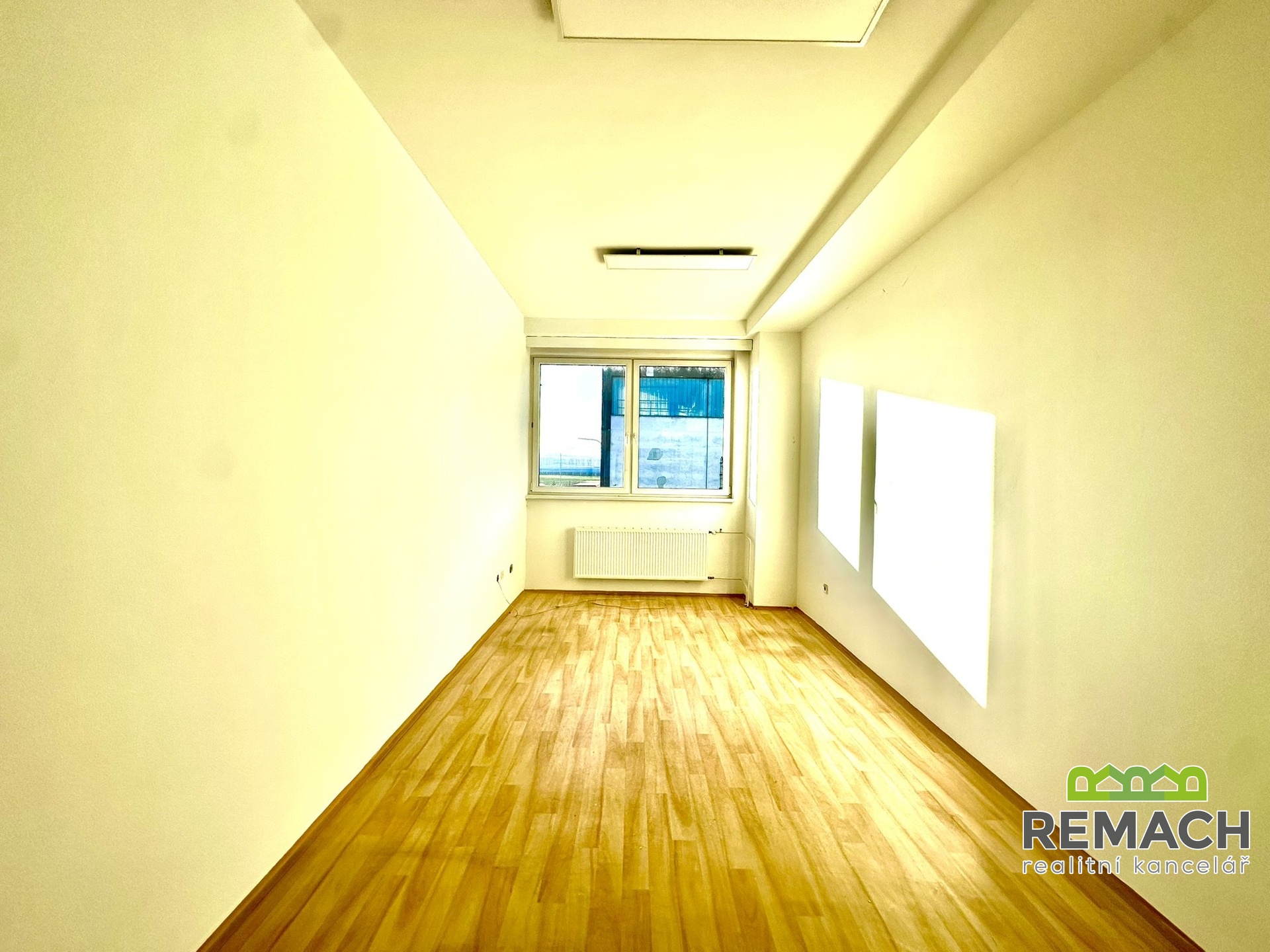 D068626D-6314-47DF-A107-3F80BED7F755_1_102_a