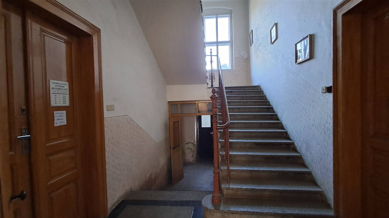 Vstupní chodba domu.