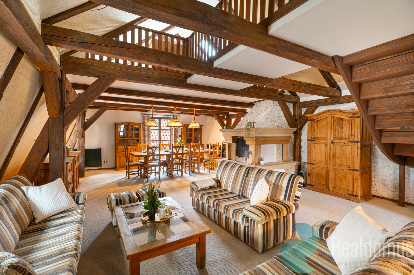 Společenská část