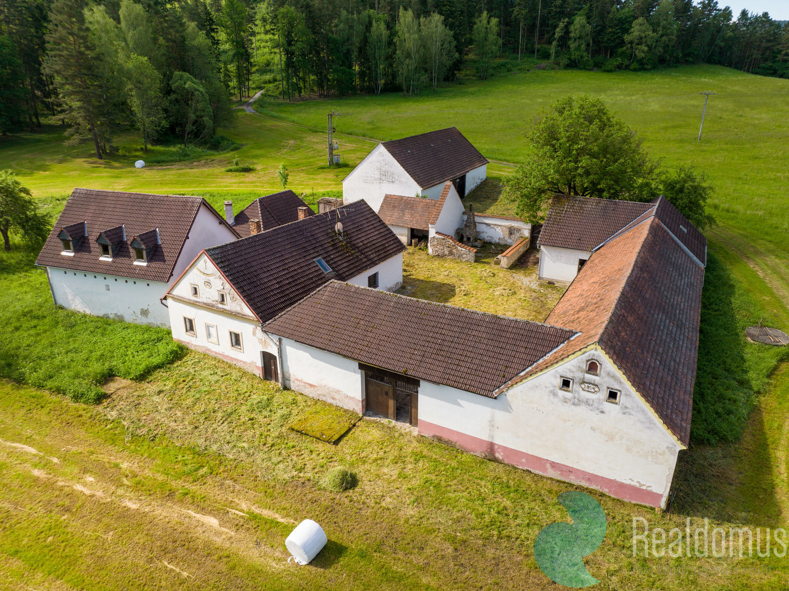 Prodej zemědělské usedlosti, 1 300 m² Dolní Třebonín (okres Český Krumlov), obrázek 1