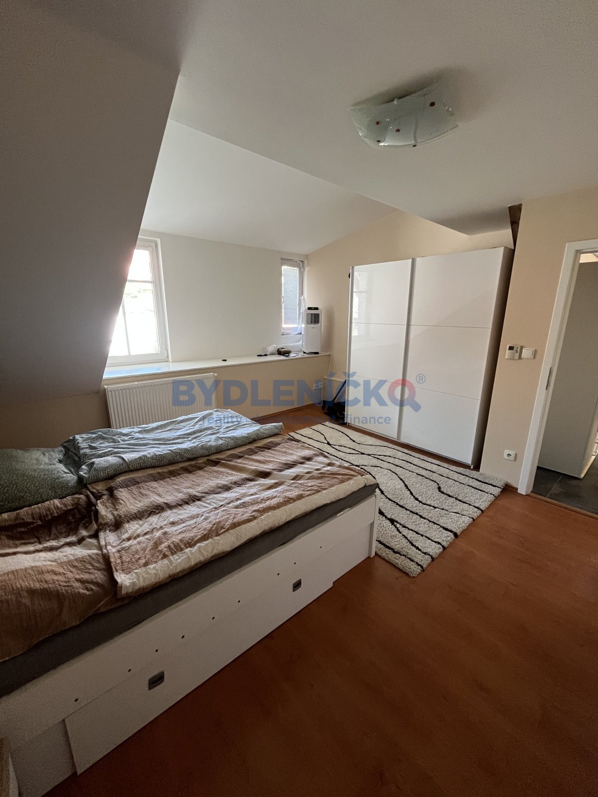 Pronájem podkrovního bytu 3+kk, 107m2, ulice Masar