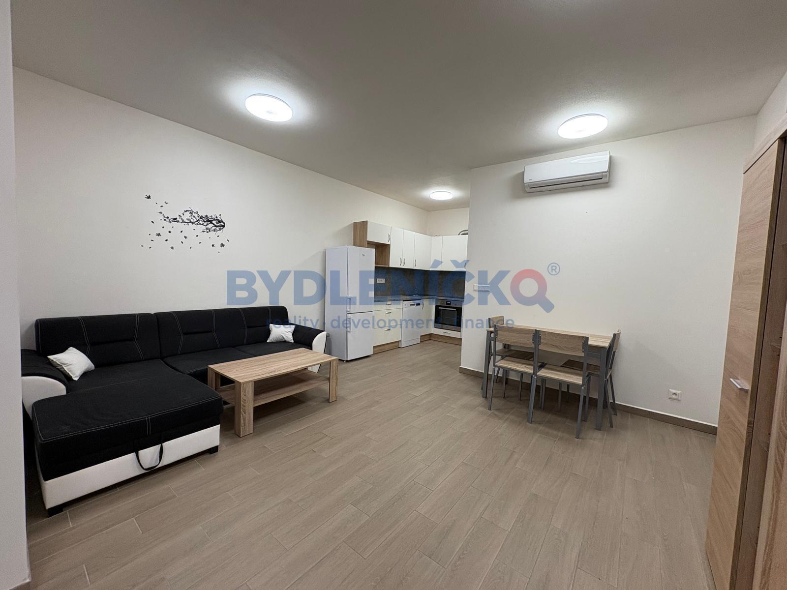 Pronájem bytu 3+kk (ateliér), 61 m2, ulice Rožnovská, České Budějovice