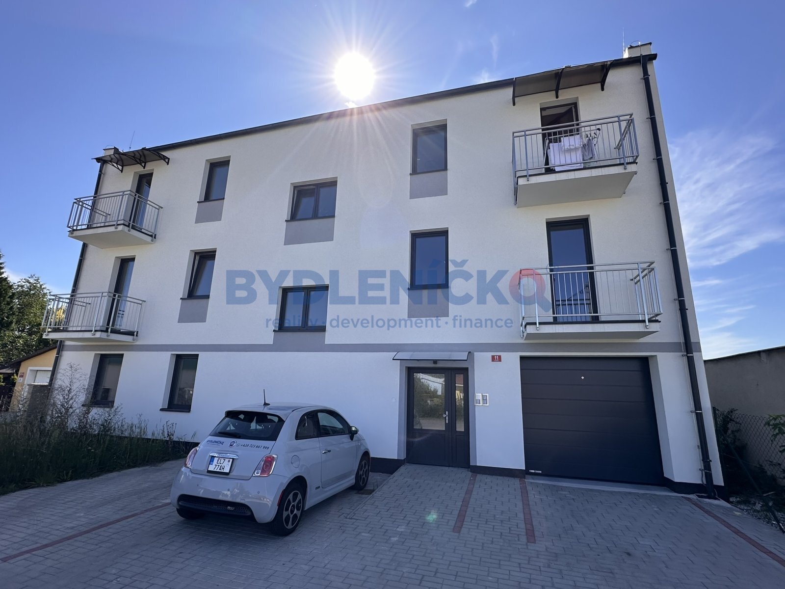 Pronájem bytu 1+1, 35 m2 s balkonem a parkováním,