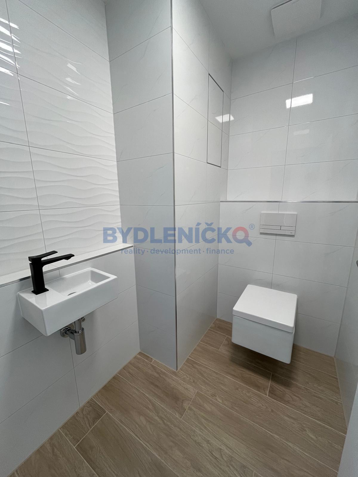 Pronájem bytu 2+kk, 69,4 m2, s terasou 9 m2, ulice Branišovská, České Budějovice