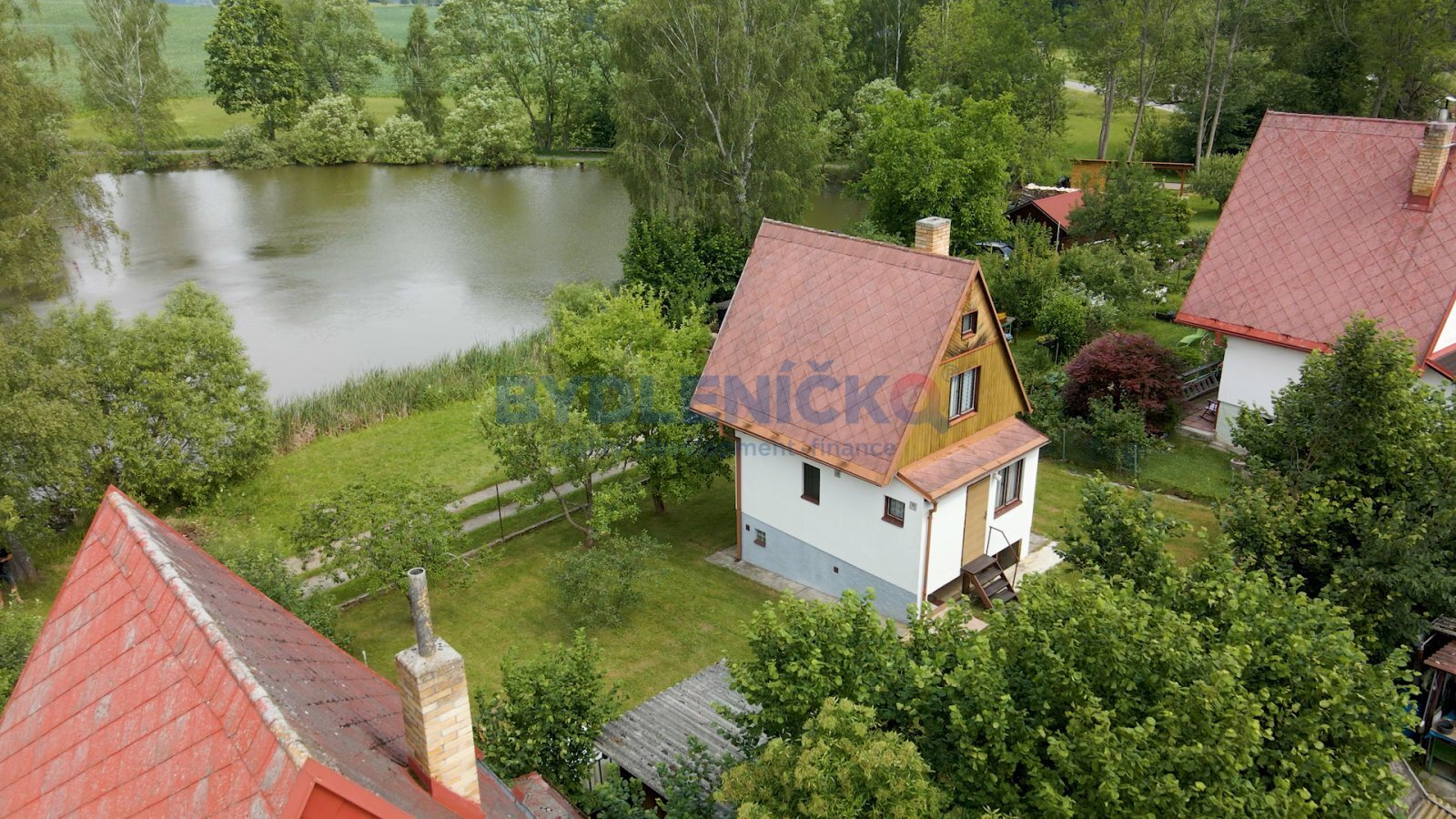 Prodej chaty s výhledem na rybník, Zahrádka u Mirk