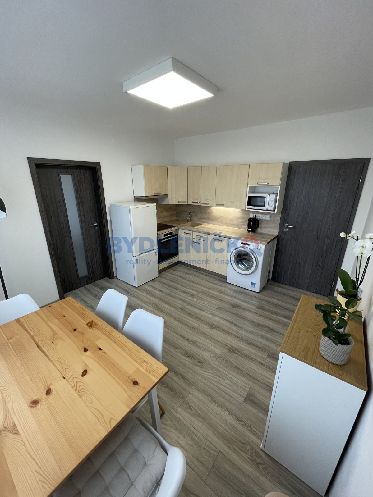 Pronájem bytu 2+kk s balkonem, 37 m2,  Pražské předměstí, České Budějovice