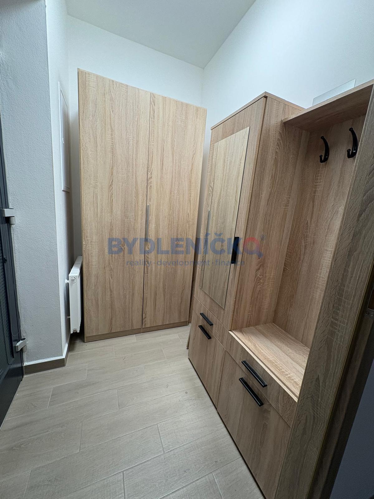 Pronájem bytu 3+kk (ateliér), 61 m2, ulice Rožnovská, České Budějovice