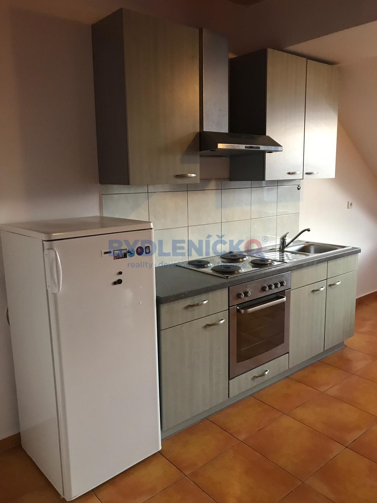 Pronájem světlého mezonetového bytu 2+kk, 74 m2, M