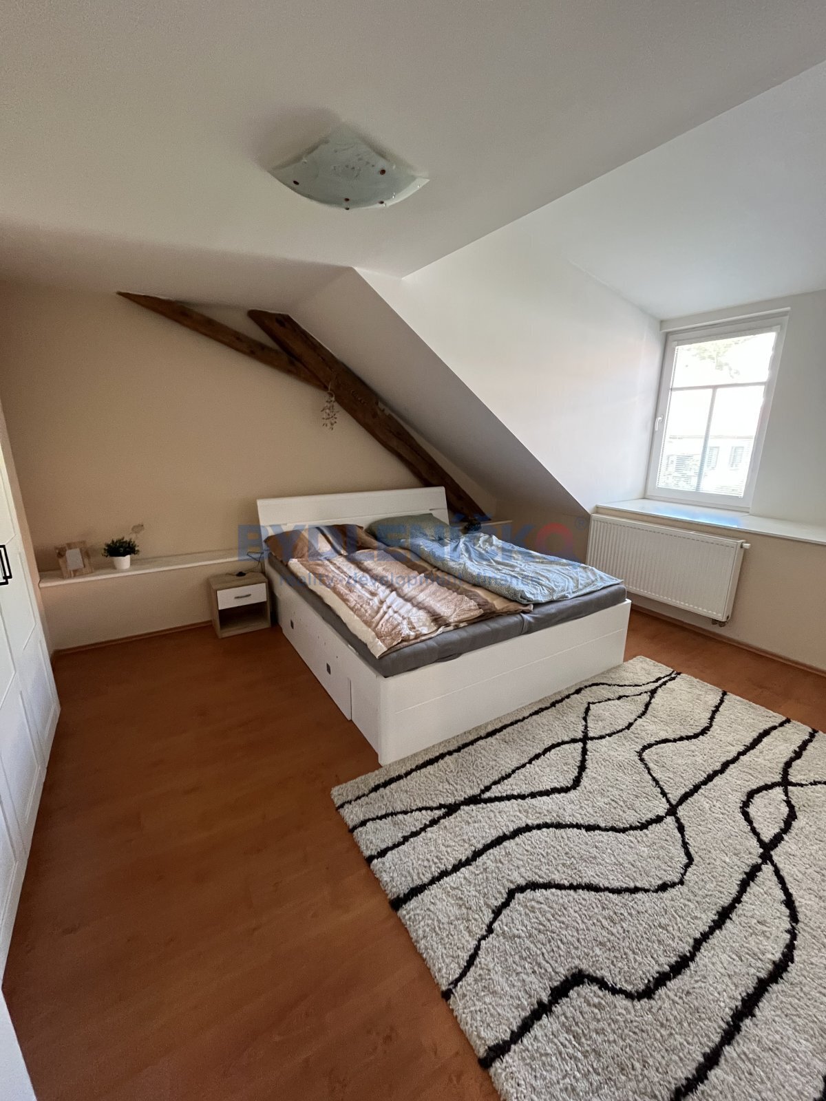 Pronájem podkrovního bytu 3+kk, 107m2, ulice Masar