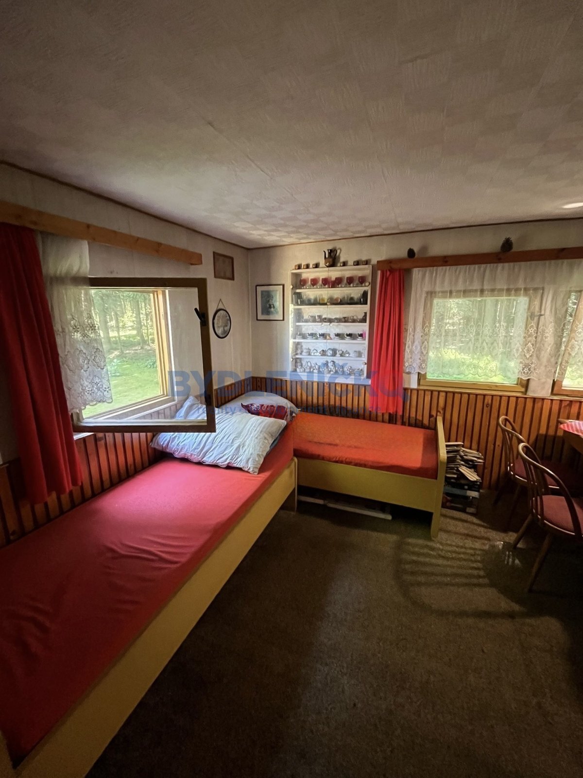 Prodej chaty u rybníka Lhoták, 60 m2, Olešnice, ok