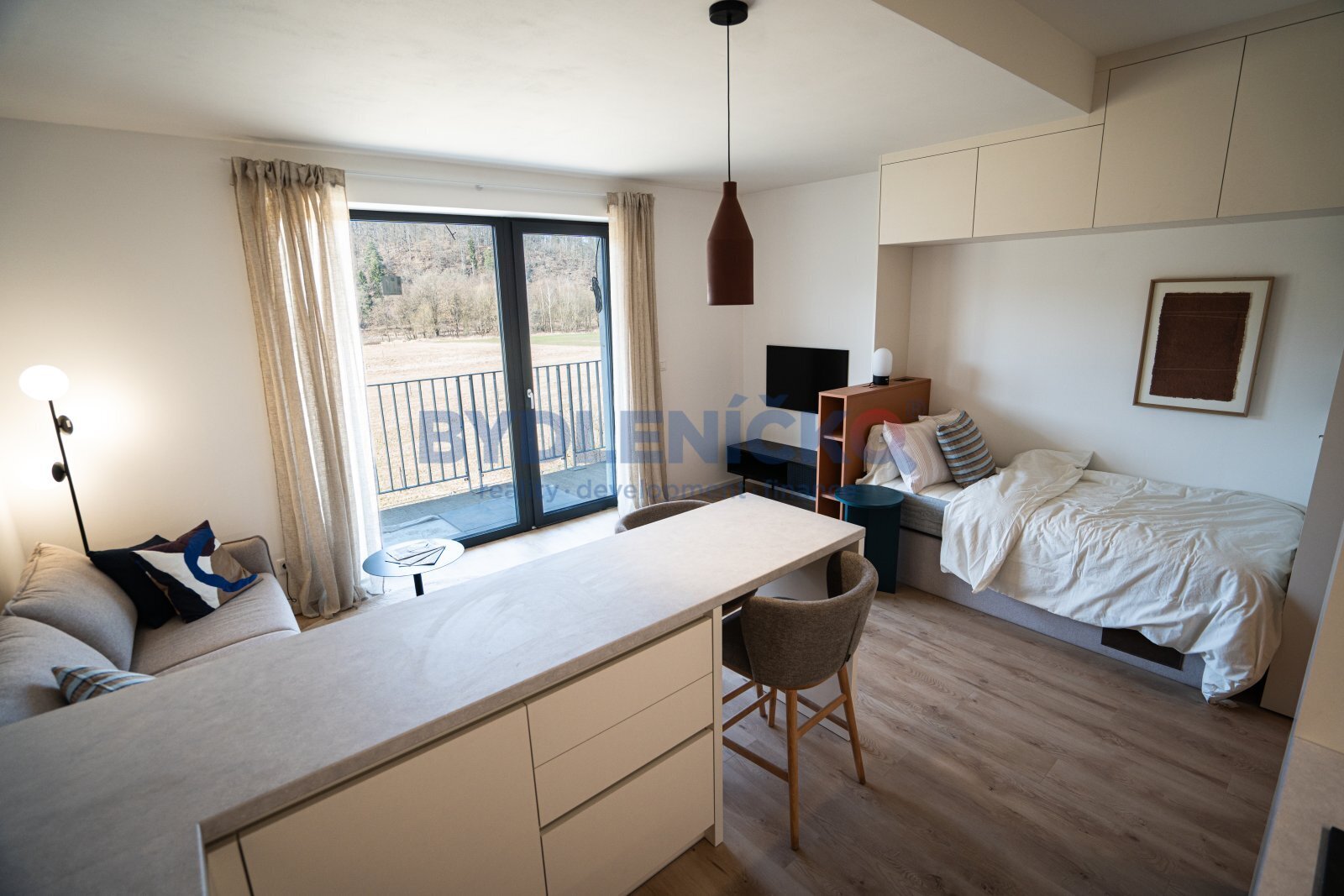 Prodej prémiového bytu 1+kk s balkónem v malebném jihočeském městečku Hluboká nad Vltavou