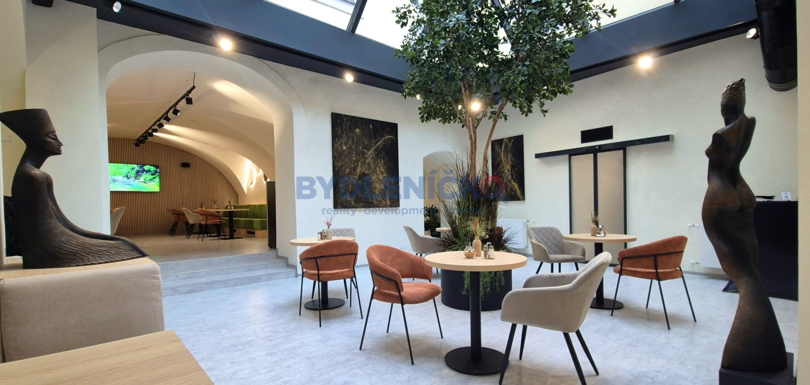 Pronájem kanceláře/ateliéru 38m2 s kuch. koutem a 