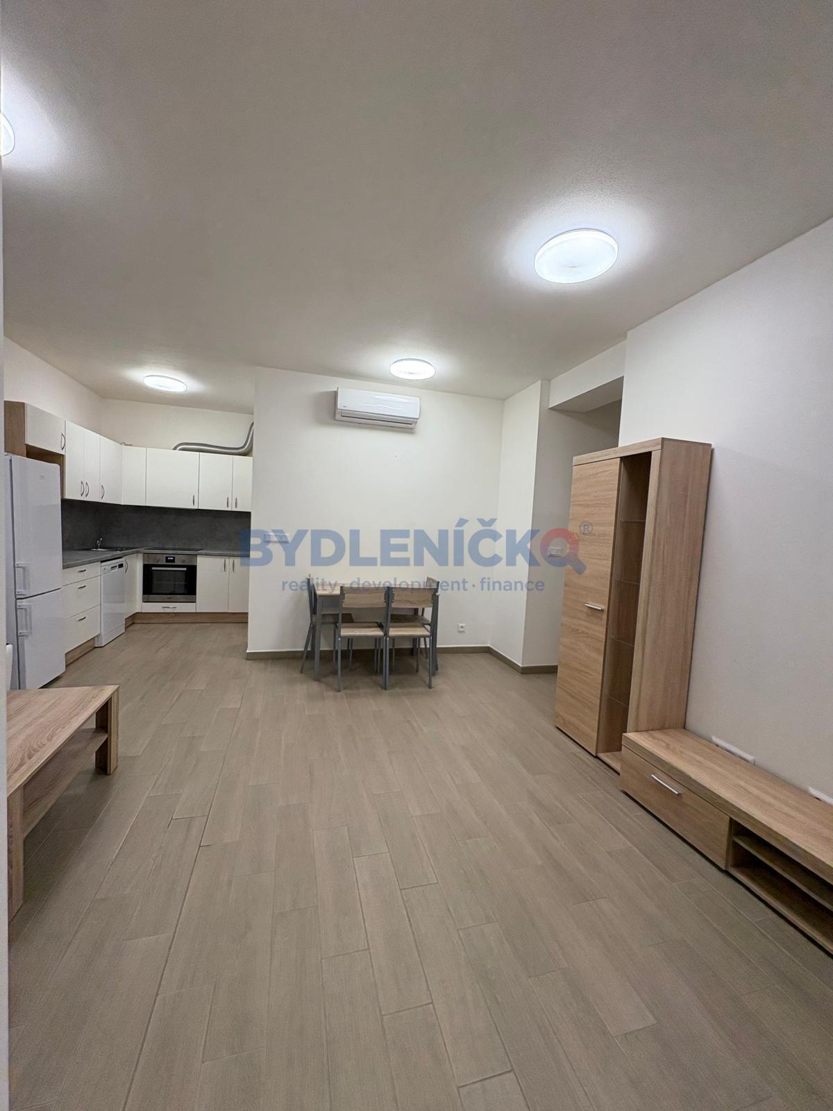 Pronájem bytu 3+kk (ateliér), 61 m2, ulice Rožnovská, České Budějovice