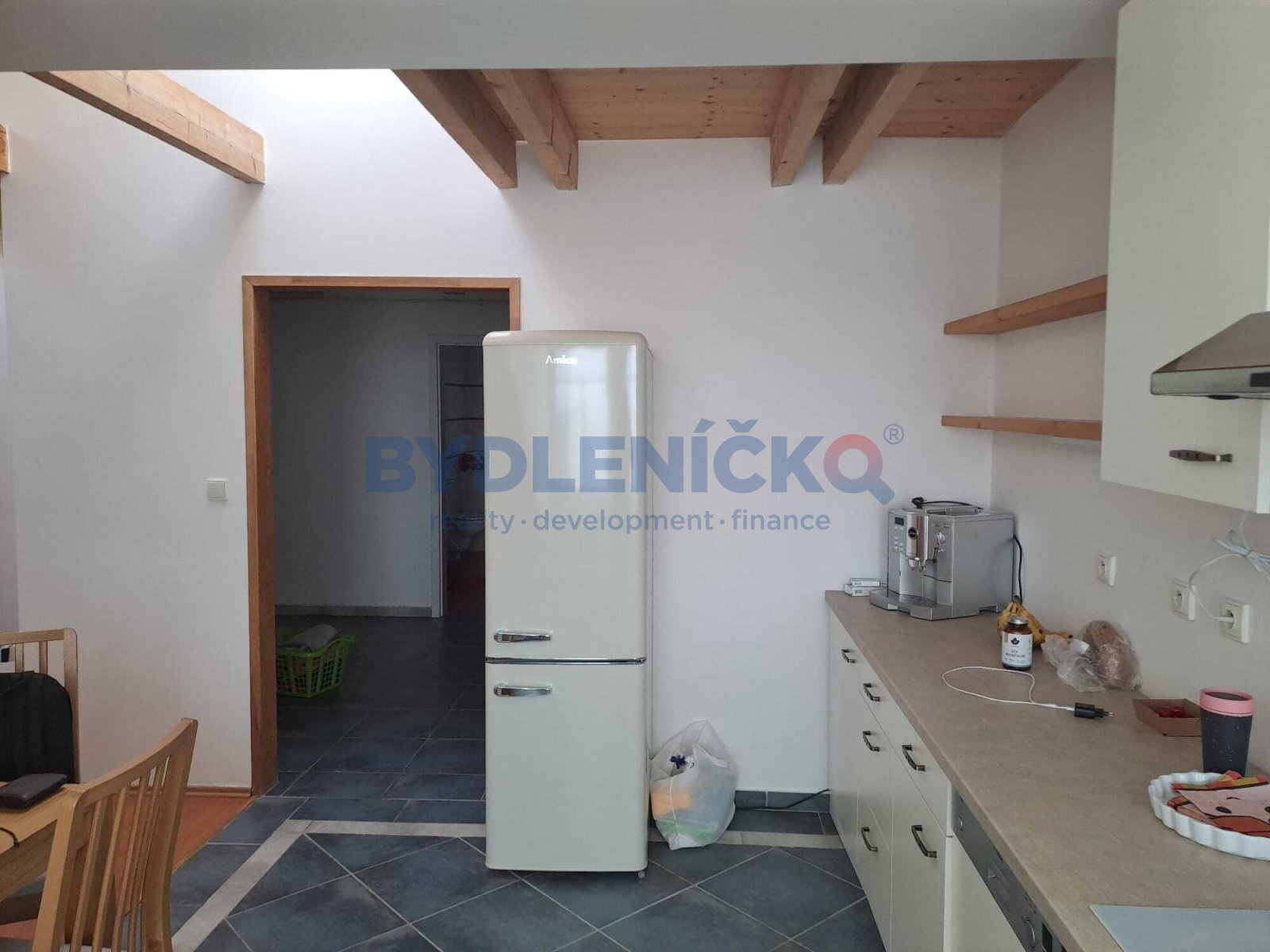 Pronájem podkrovního bytu 3+kk, 107m2, ulice Masar