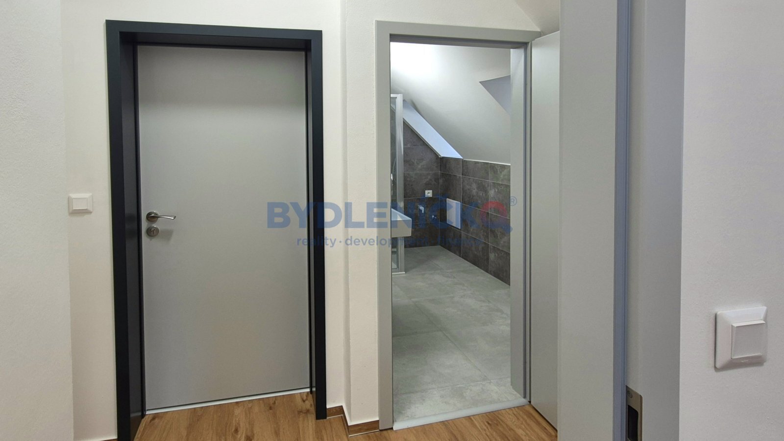 Pronájem podkrovního bytu 2+kk, 64m2, v hist. domě