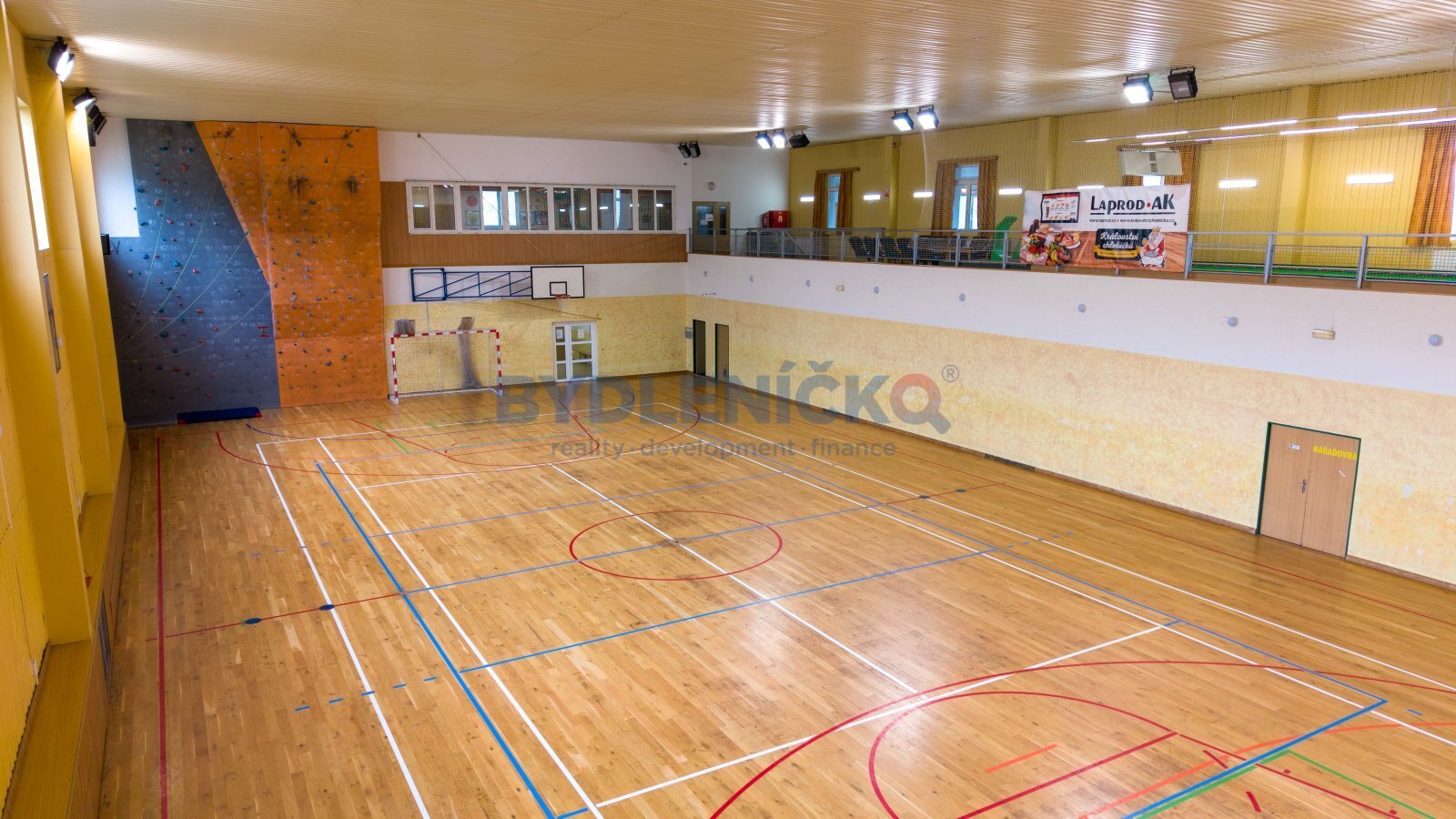 Prodej zaběhlého sportovního areálu HoSPORT, pozem