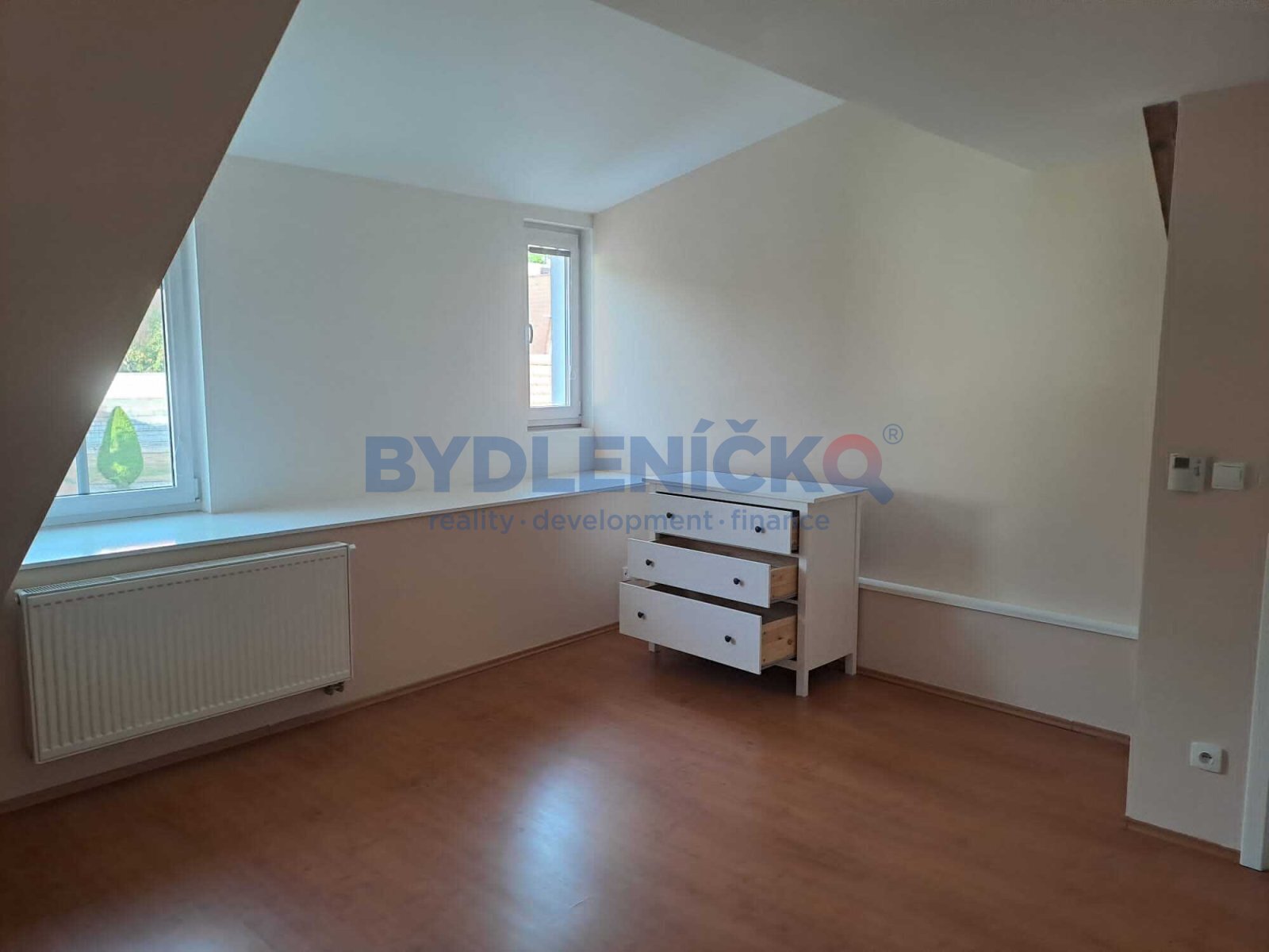 Pronájem podkrovního bytu 3+kk, 107m2, ulice Masar