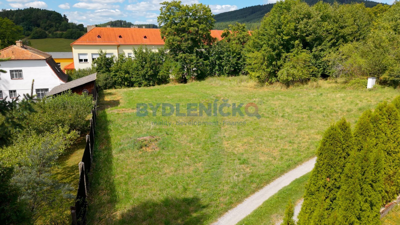 Prodej stavebního pozemku 1.036 m² – Chvalšin