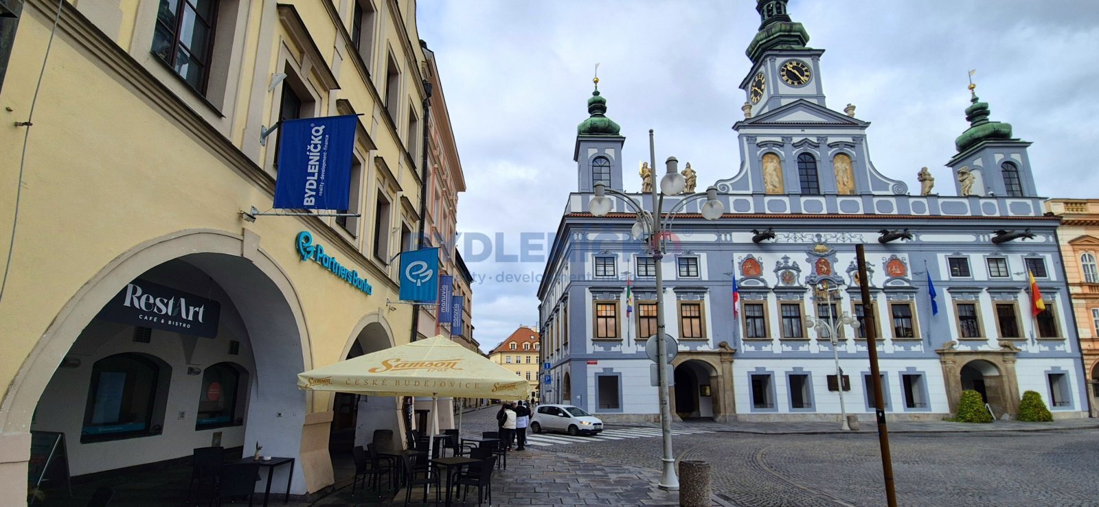 Pronájem krásného podkrovního bytu 2+kk v hist. do