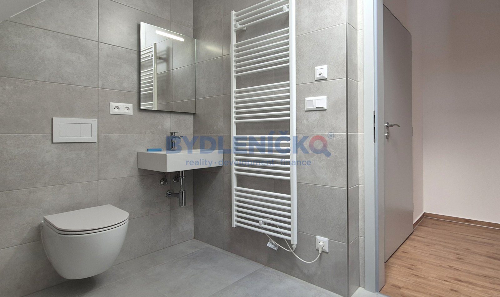 Pronájem kanceláře/ateliéru 38m2 s kuch. koutem a 