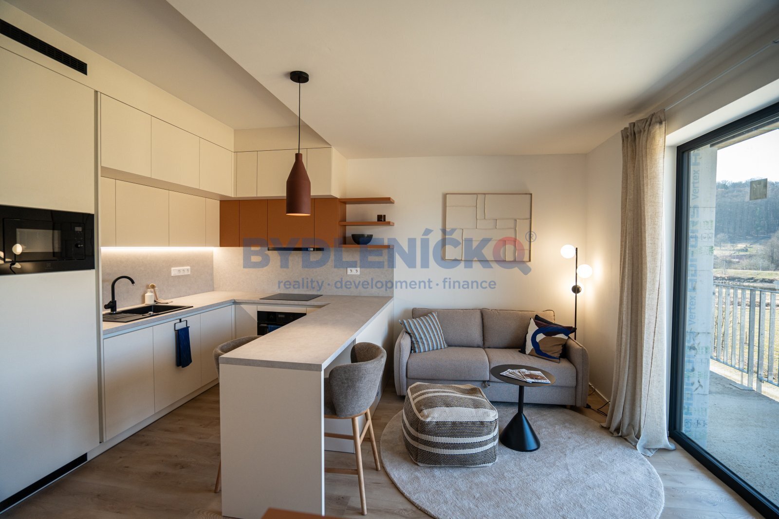 Prodej bytu 2+kk s balkonem, 54 m2, Hluboká nad Vl