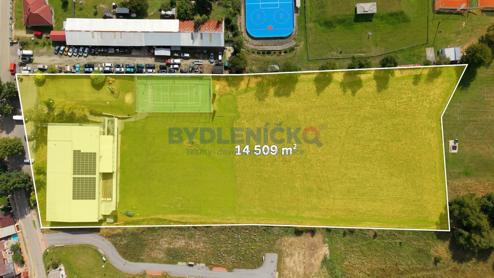 Prodej zaběhlého sportovního areálu HoSPORT, pozem