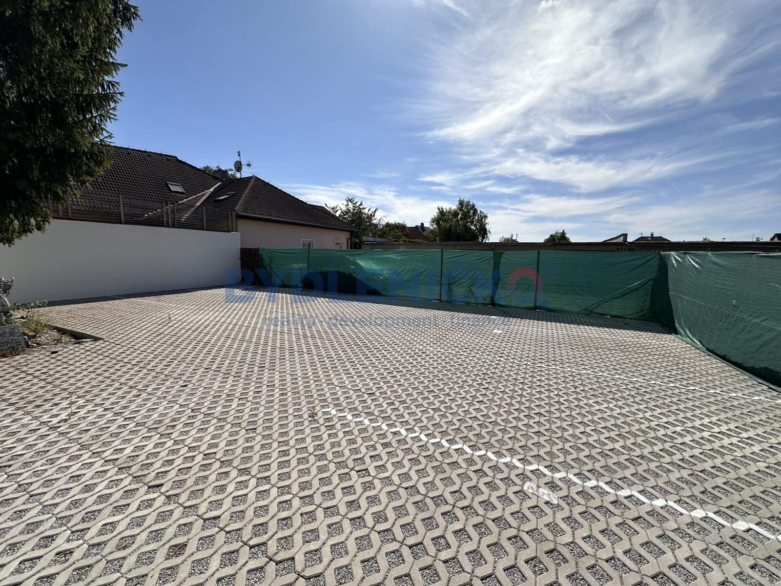 Pronájem bytu 1+1, 35 m2 s balkonem a parkováním,