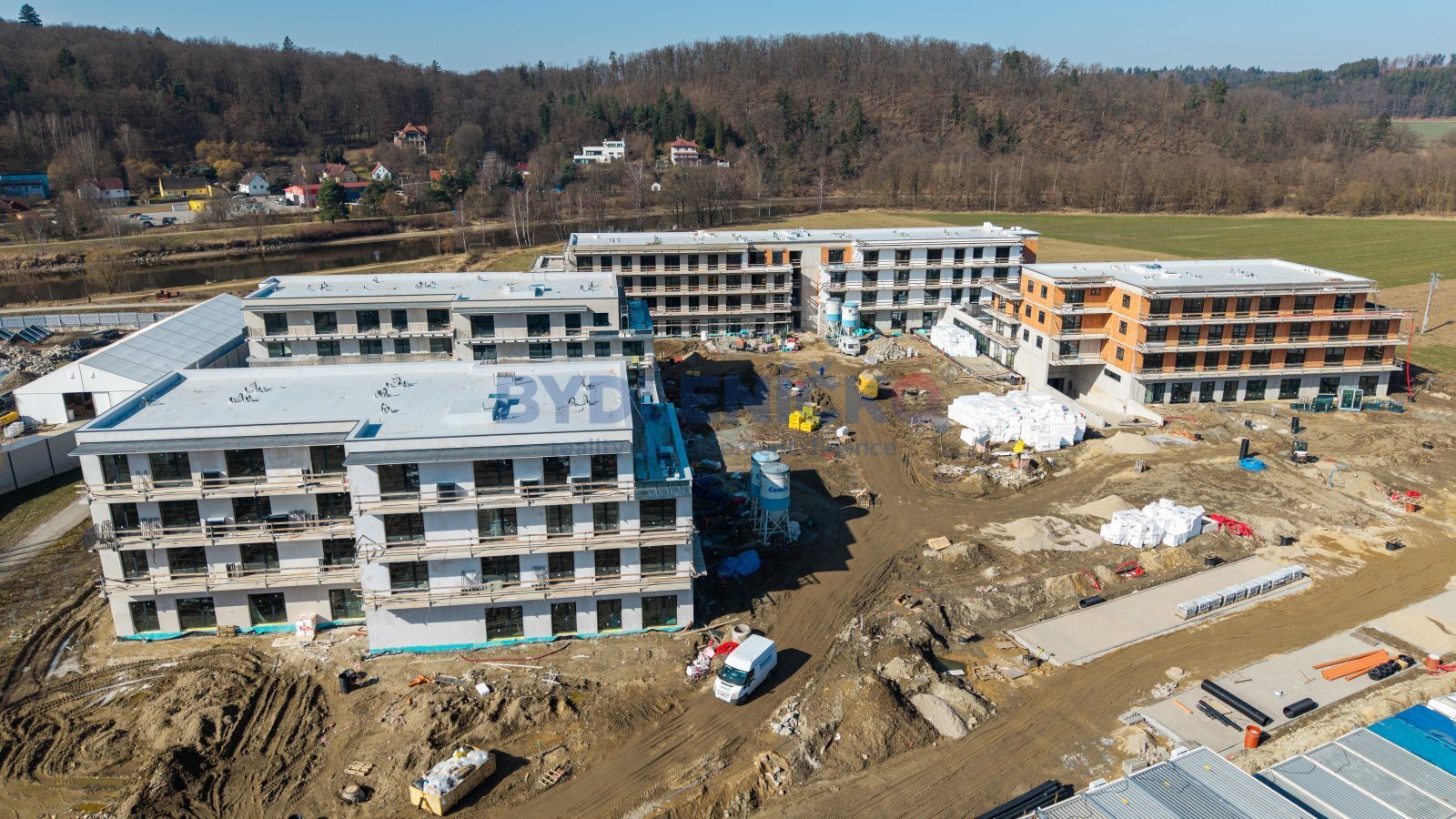 Prodej bytu 2+kk s balkonem, 54 m2, Hluboká nad Vl