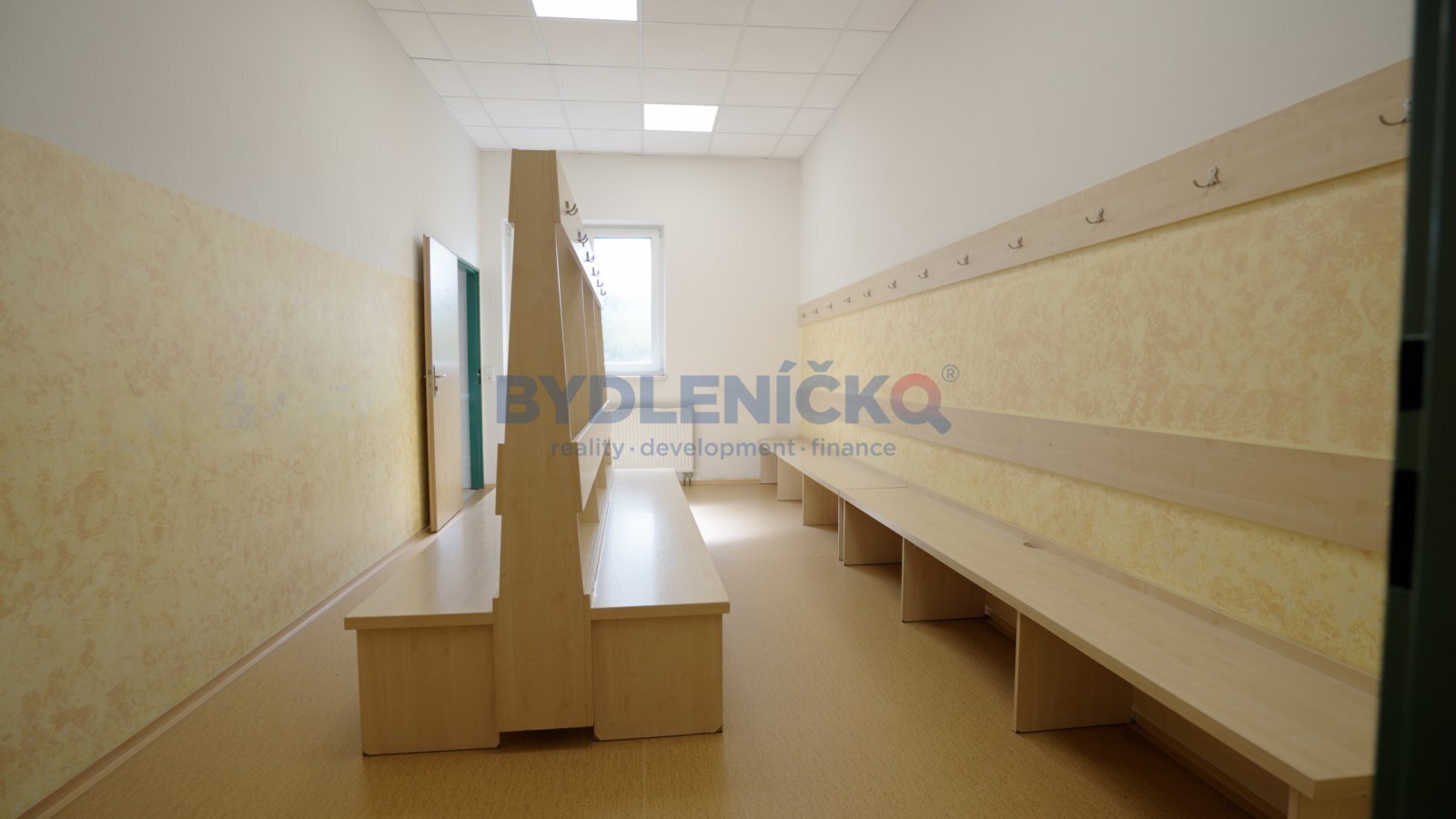 Prodej zaběhlého sportovního areálu HoSPORT, pozem