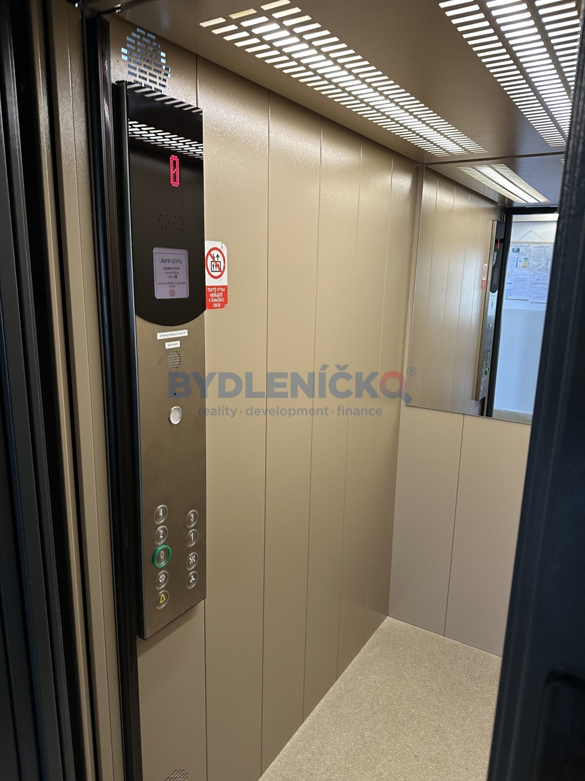 Pronájem bytu 2+1, 67 m2, v klidné lokalitě Českýc