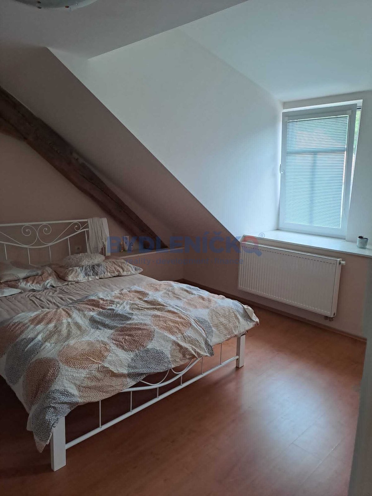 Pronájem podkrovního bytu 3+kk, 107m2, ulice Masar