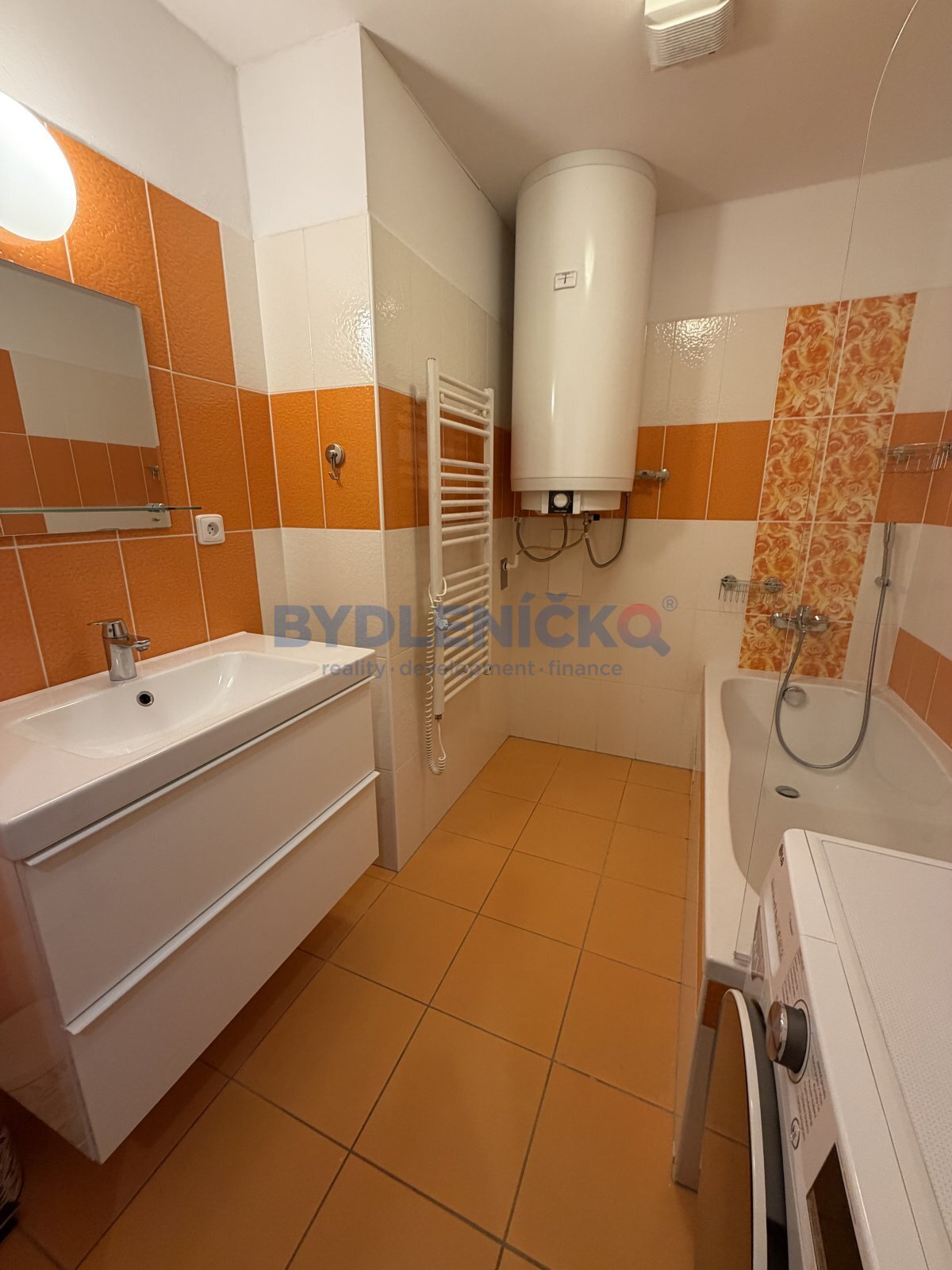 Prodej zaběhlého apartmánu 1+kk, 51 m2, Lipno nad 