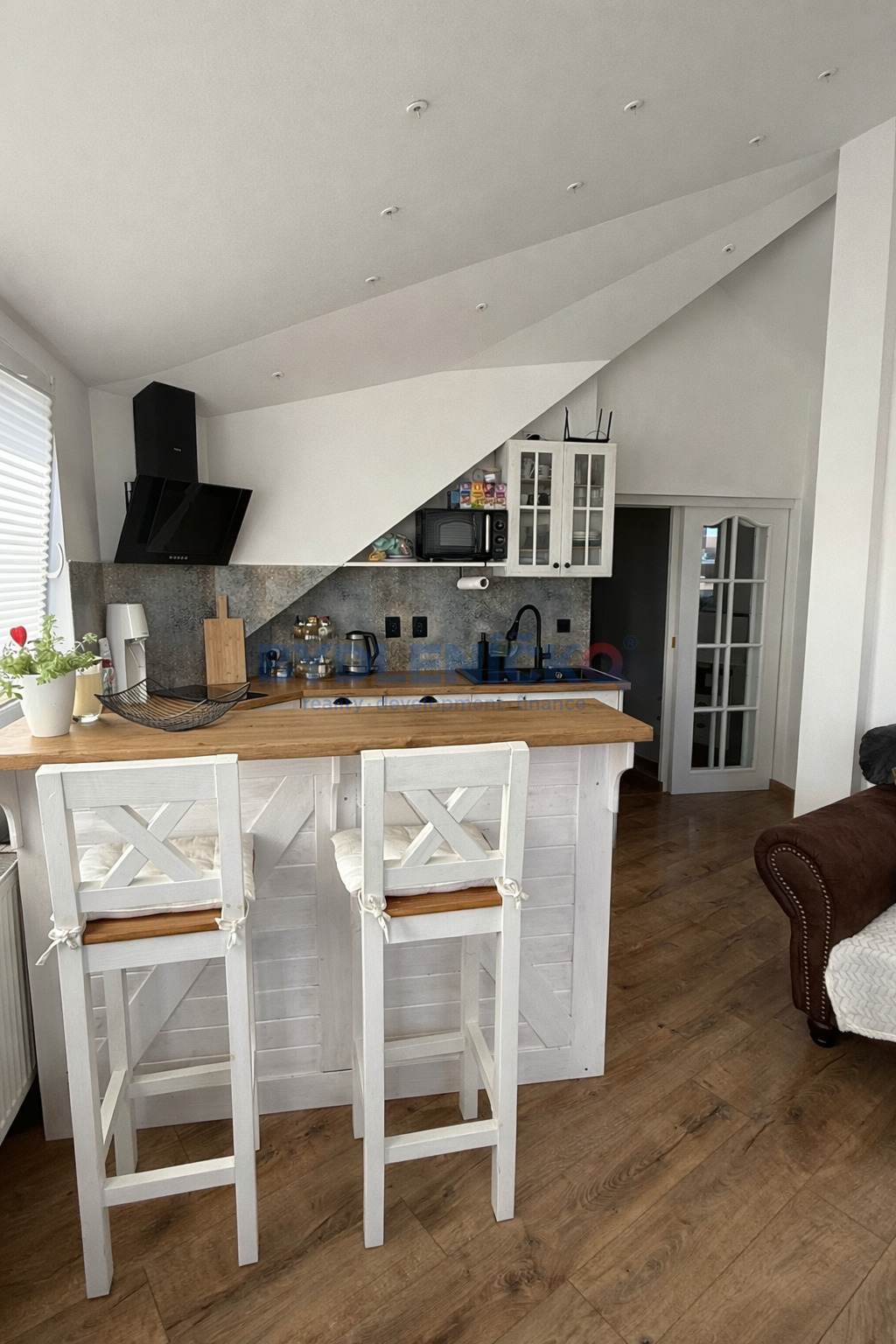 Pronájem podkrovního bytu 2+kk, 44 m2, po rekonstrukci, ulice Holečkova, České Budějovice