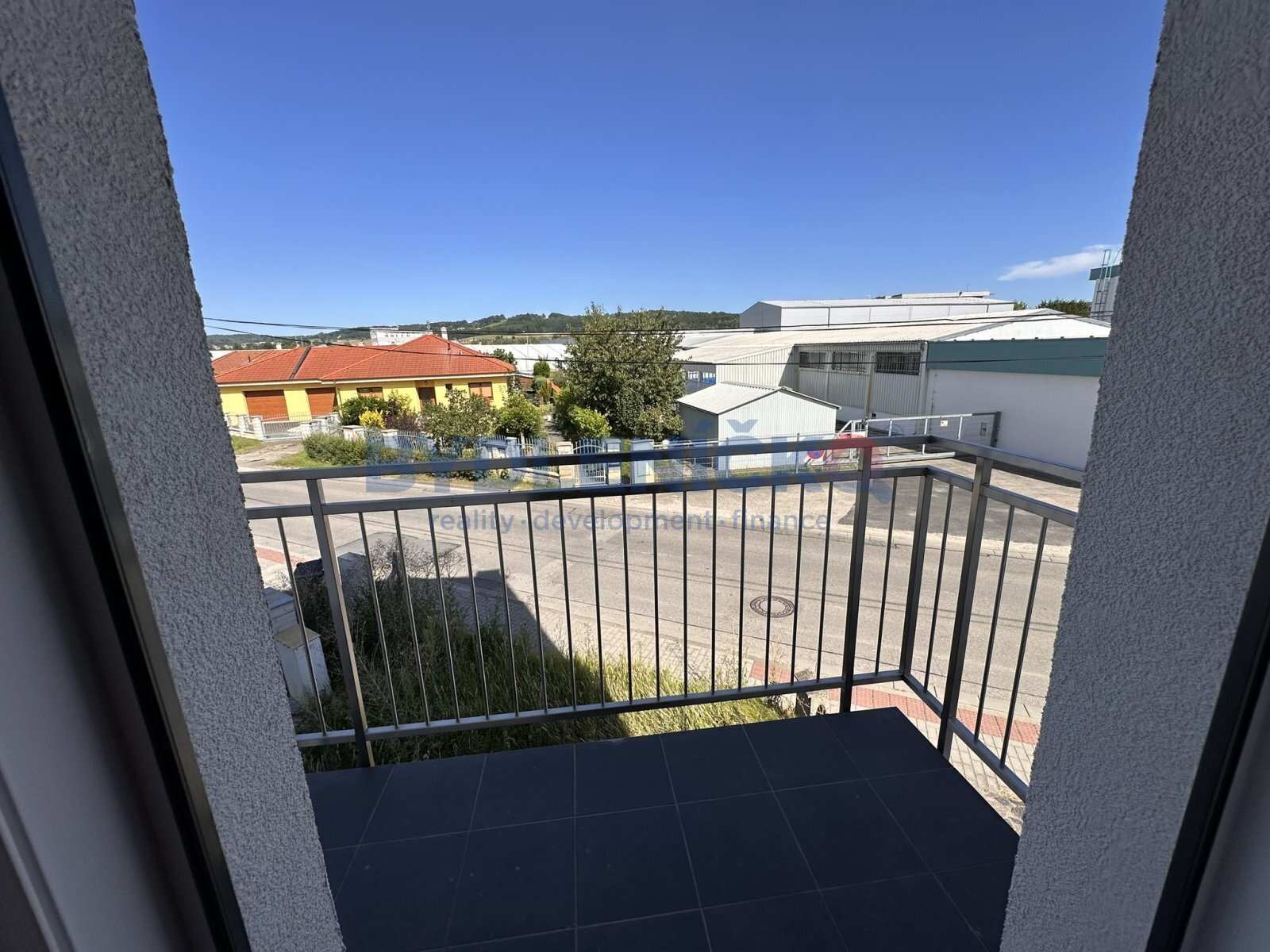 Pronájem bytu 1+1, 35 m2 s balkonem a parkováním,