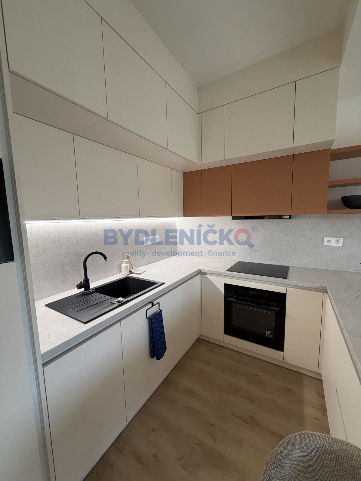 Prodej bytu 2+kk s balkonem, 54 m2, Hluboká nad Vl