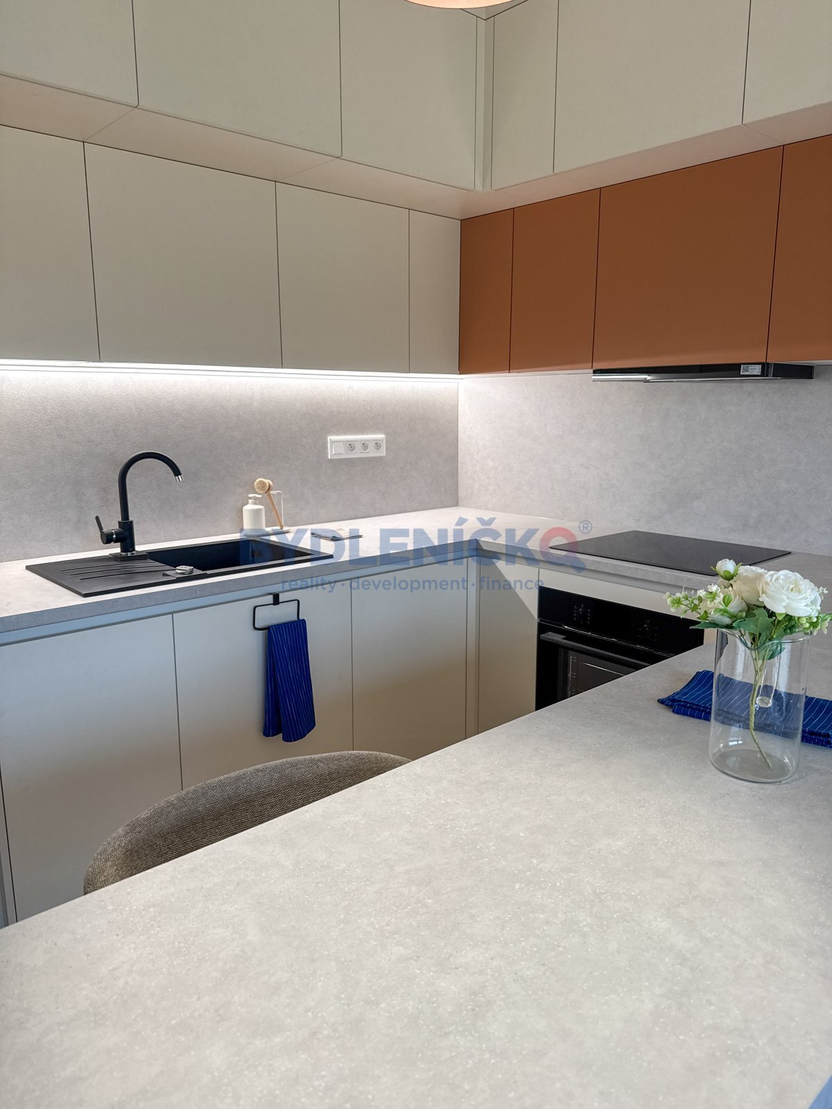 Prodej bytu 2+kk s balkonem, 54 m2, Hluboká nad Vltavou