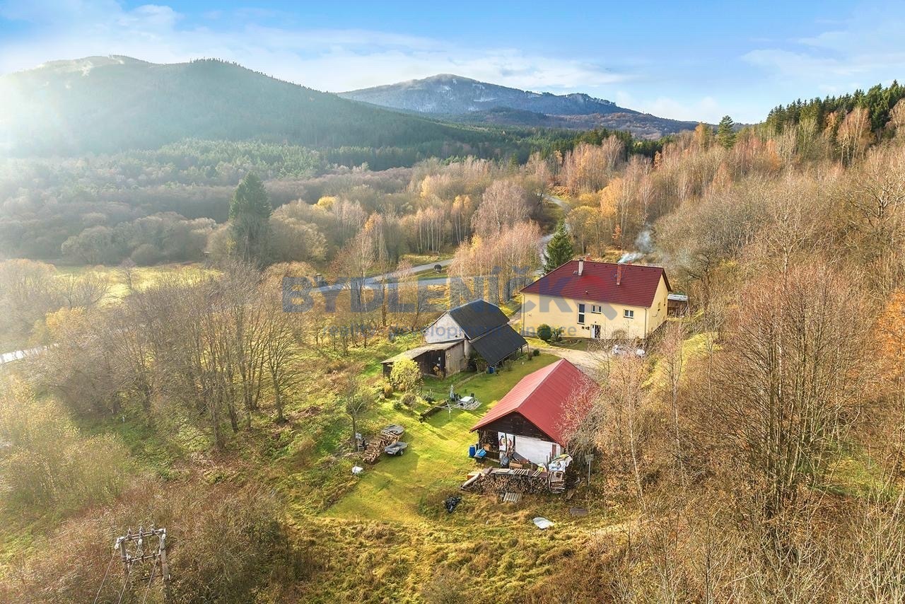 Prodej domu o 3 bytových jednotkách, pozemky 4 806 m2, Třebovice, okres Prachatice