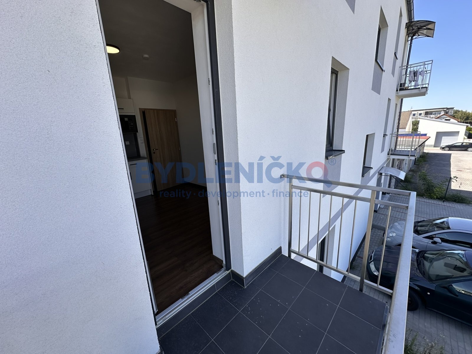 Pronájem bytu 1+1, 35 m2 s balkonem a parkováním,