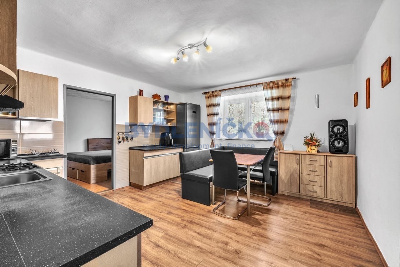 Prodej domu o 3 bytových jednotkách, pozemky 4 806 m2, Třebovice, okres Prachatice