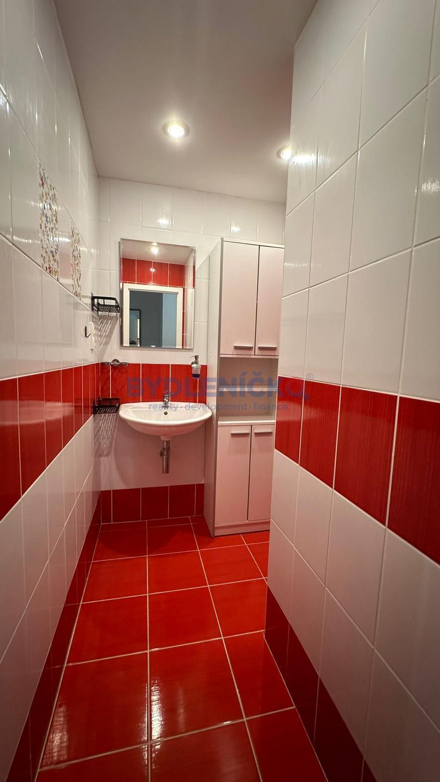 Pronájem kompletně vybaveného bytu 3+1, 67 m2, ul. Pekárenská, České Budějovice.jpg