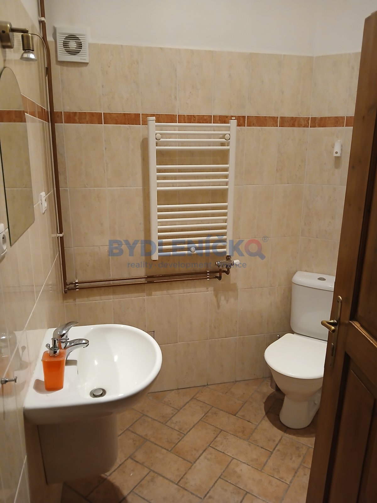 Pronájem kanceláře o 2 místnostech, 56 m2, ulice Krajinská, České Budějovice