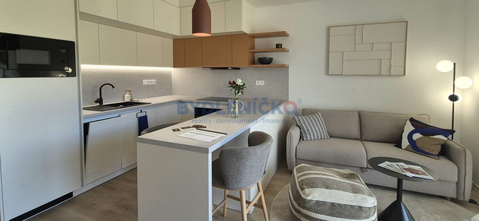 xProdej bytu 1+kk s balkonem, 42 m2, Hluboká nad V