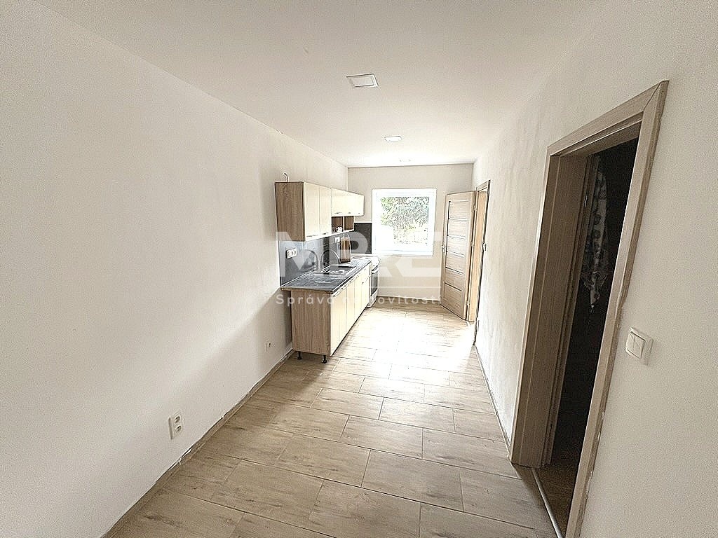 6475FB99-4FDE-43A9-897B-C782D031DE52_1_105_c