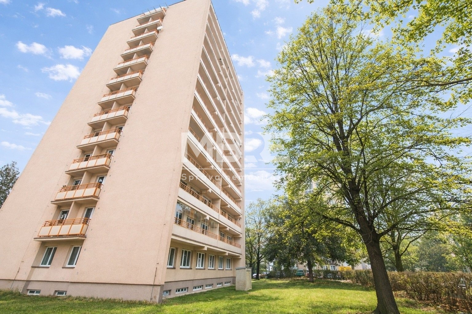 6D078D21-60E6-44CF-9DB3-0A70983092CB